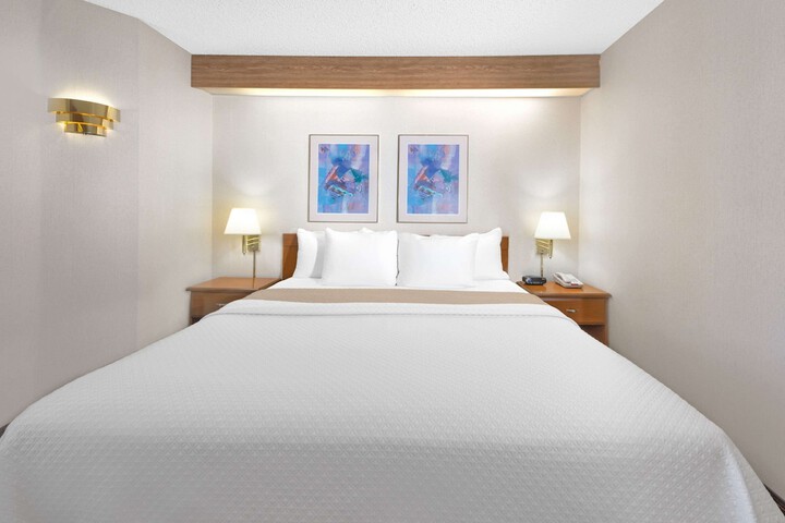 Room 7 of 17