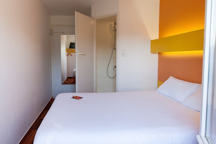 Room 13 of 49