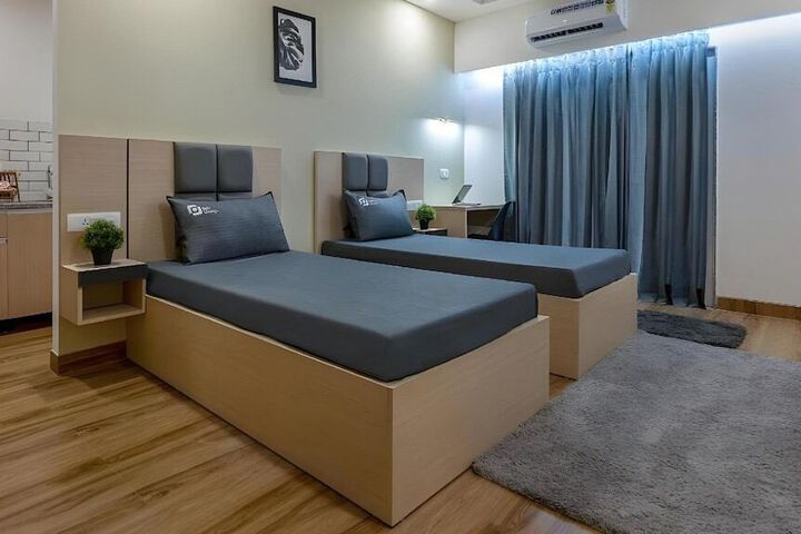 Room 10 of 13