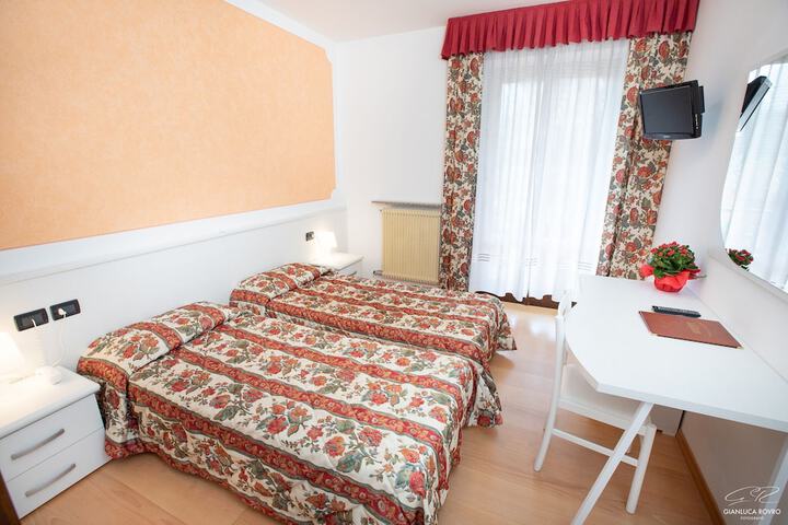 Room 8 of 66