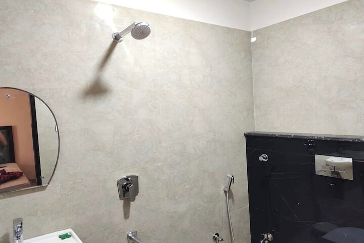 Room 16 of 32