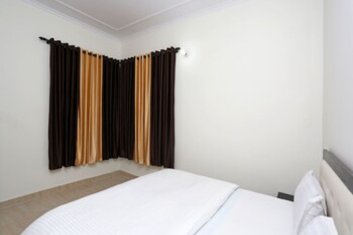Room 10 of 16