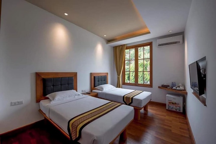 Room 3 of 12