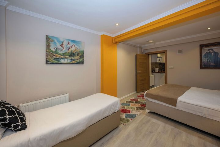 Room 2 of 158