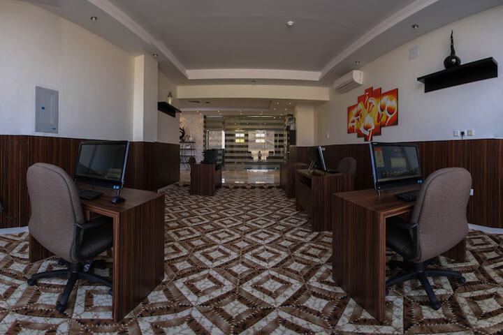 Business Center 26 of 29