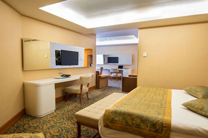 Room 27 of 171
