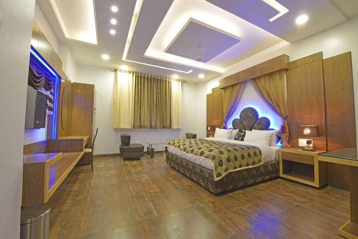 Room 13 of 44