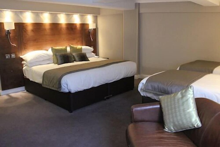 Room 15 of 33