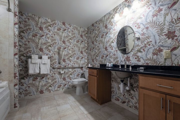 Room 228 of 251