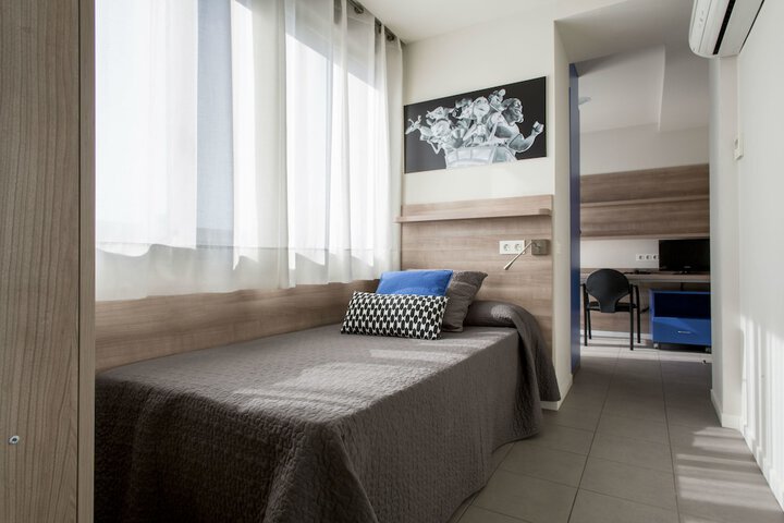 Room 32 of 41