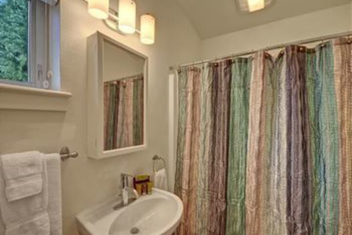 Room 4 of 18
