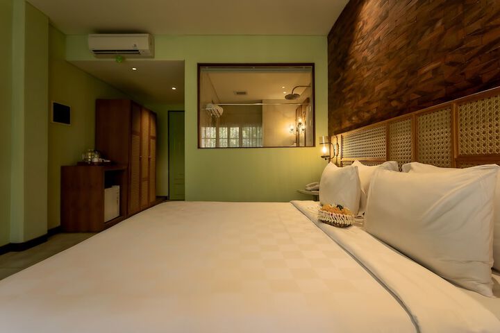 Room 4 of 206