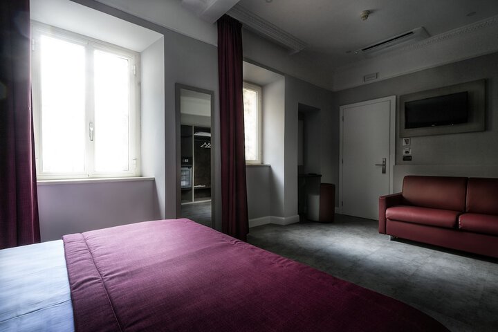 Room 15 of 36