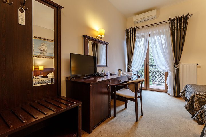 Room 8 of 48