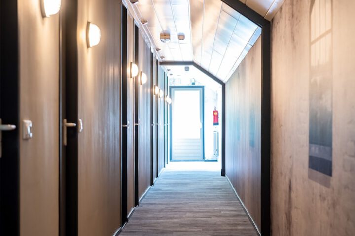 Room 10 of 34