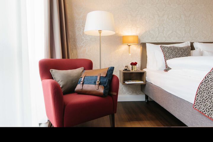 Room 10 of 76