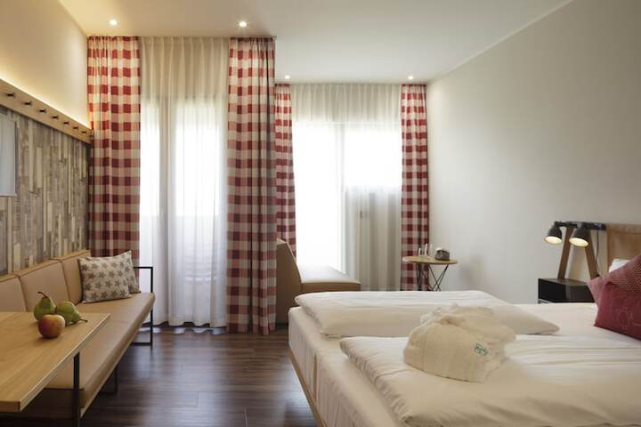Room 2 of 53