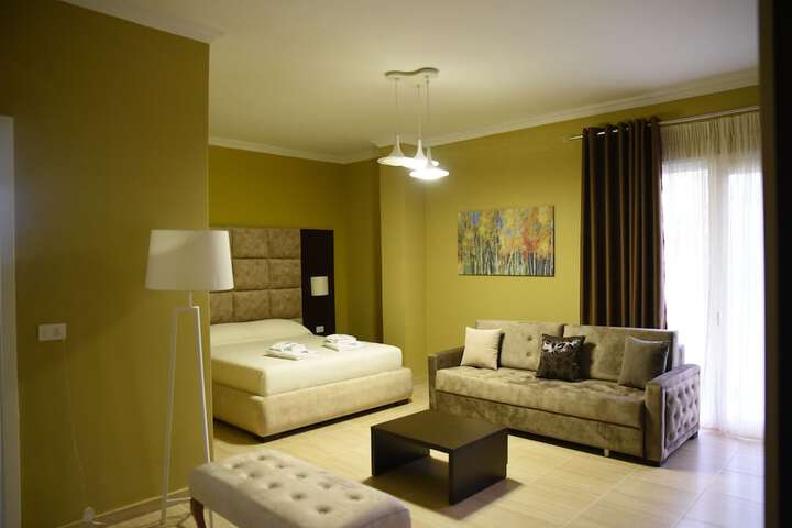 Room 15 of 121
