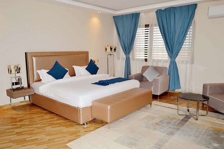 Room 10 of 32