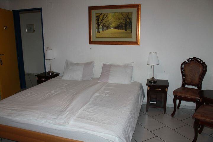 Room 8 of 30