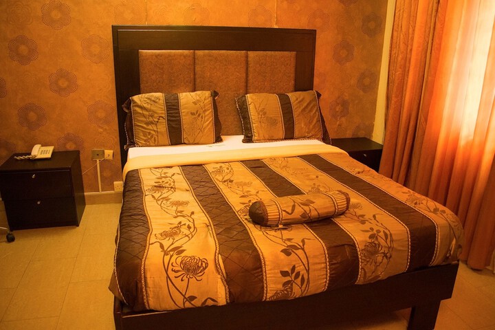 Room 4 of 97