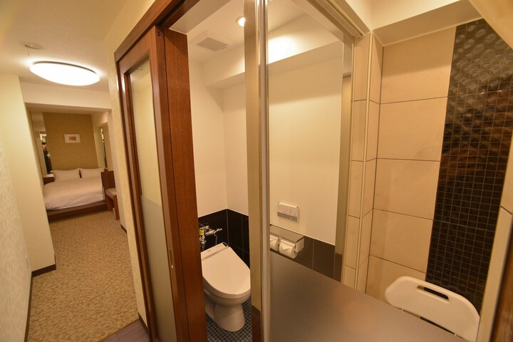 Room 26 of 33