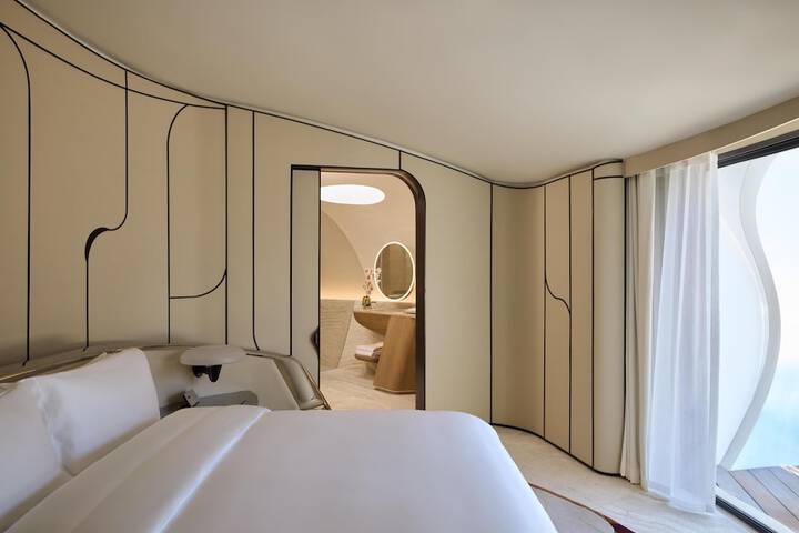 Room 13 of 162