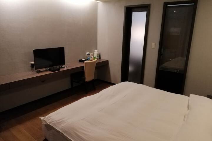 Room 26 of 106