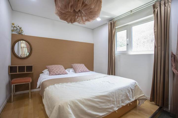 Room 4 of 87