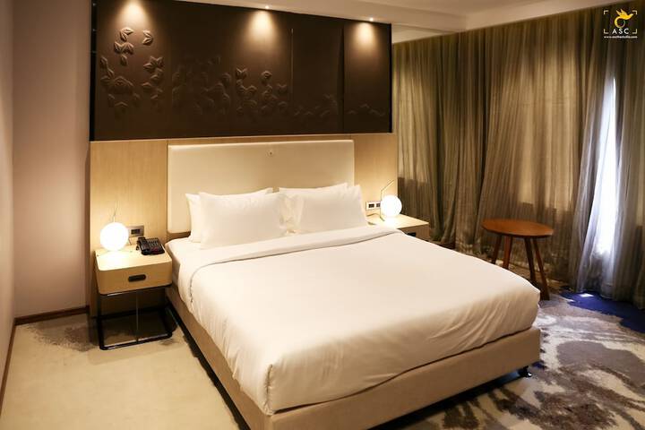 Room 13 of 93