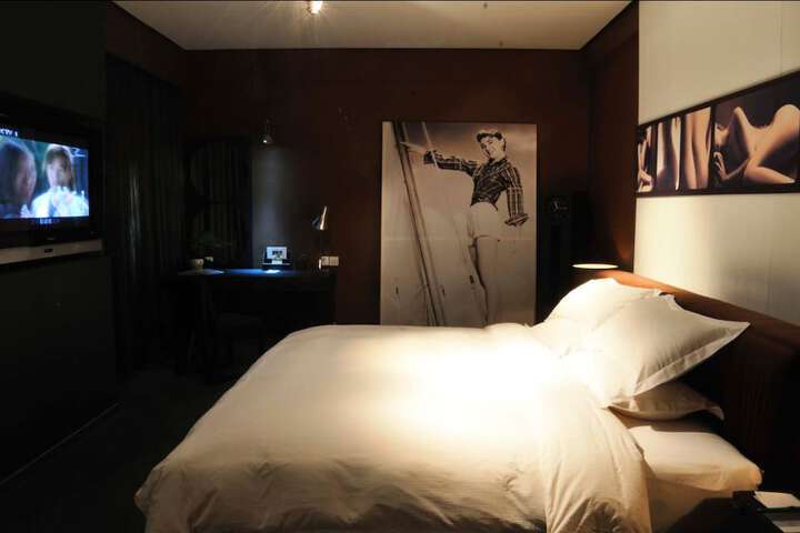Room 4 of 25