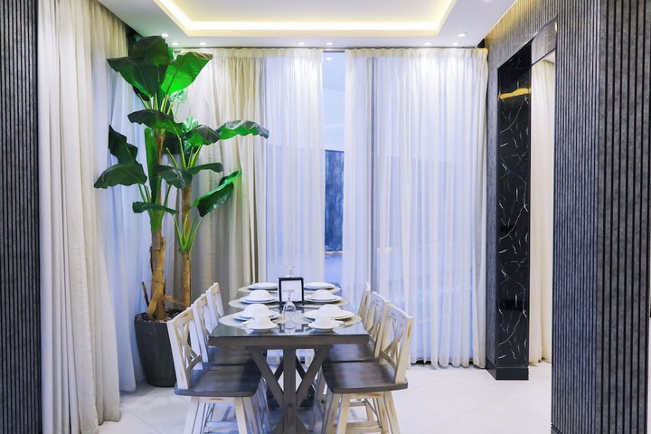 Room 44 of 178