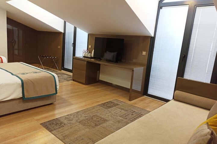 Room 8 of 40