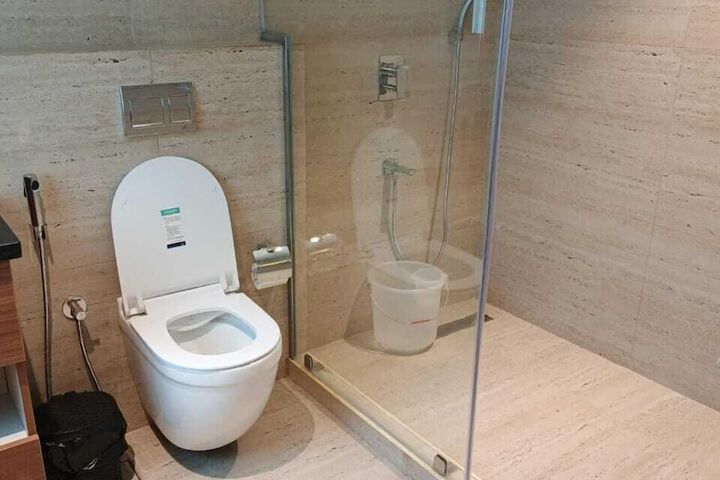Room 7 of 32