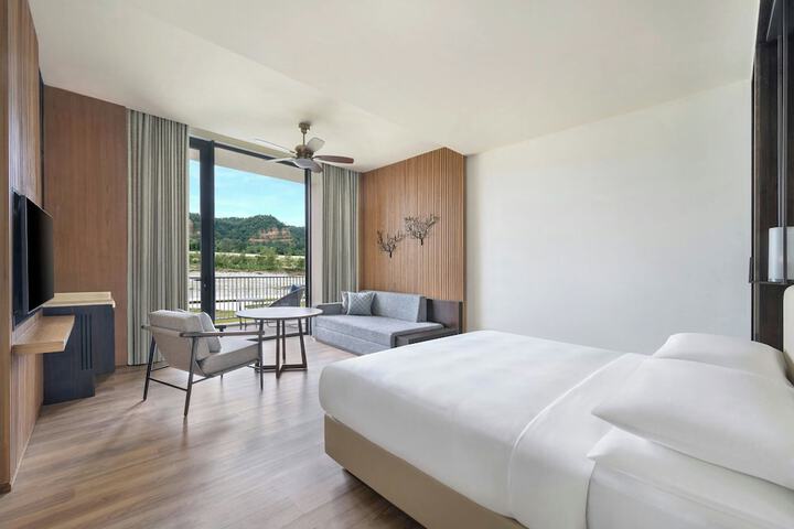 Room 8 of 34