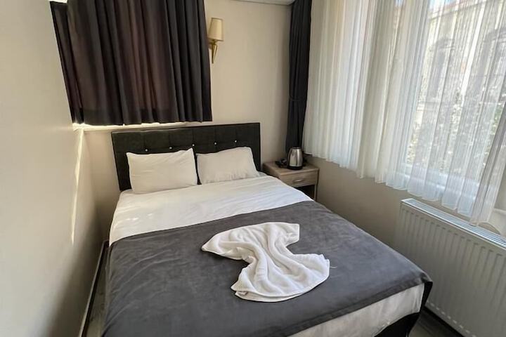 Room 6 of 20