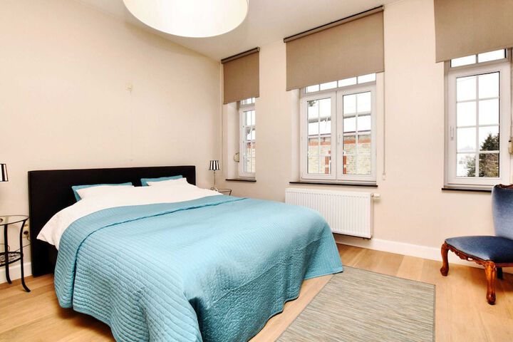 Room 3 of 40