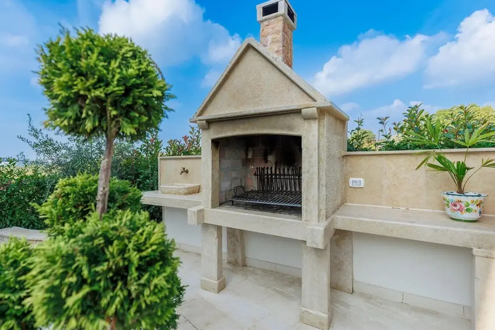 Bibali in Bibali With 3 Bedrooms and 3 Bathrooms