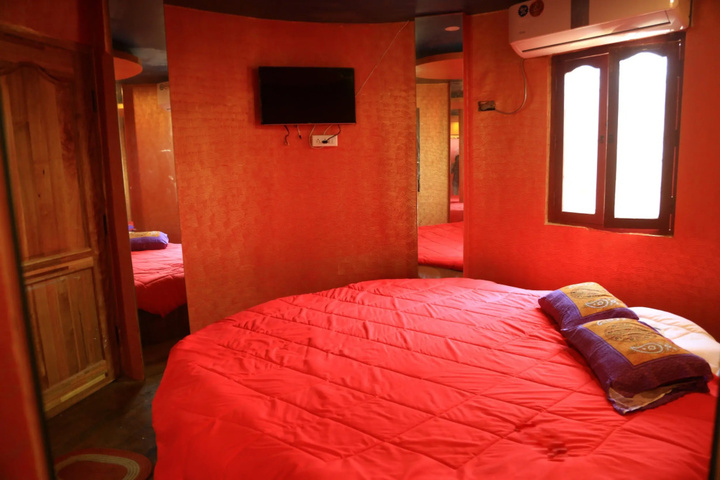 Room 8 of 17