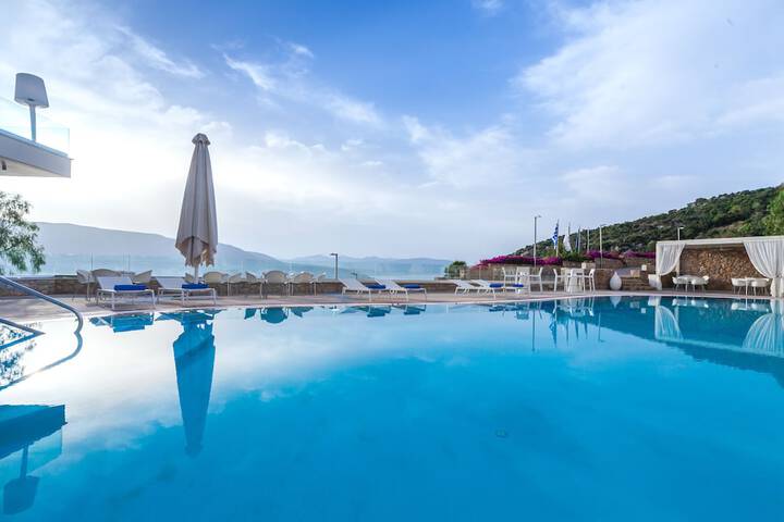 Pools & Facilities