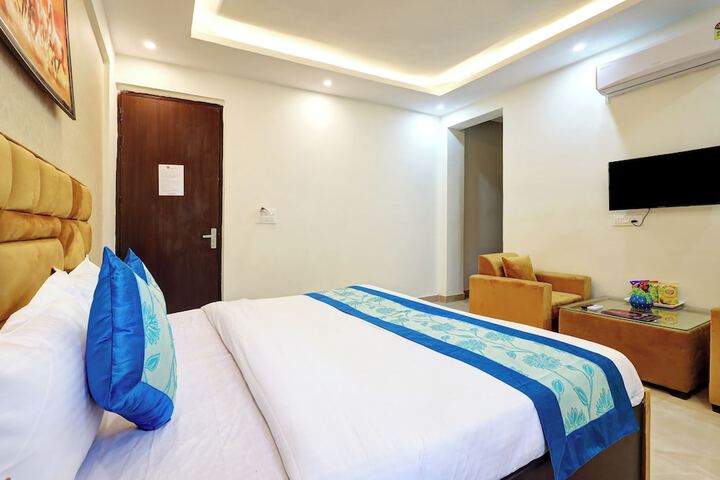 Room 10 of 43