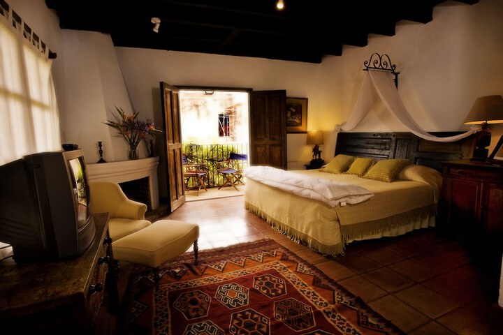 Room 6 of 28