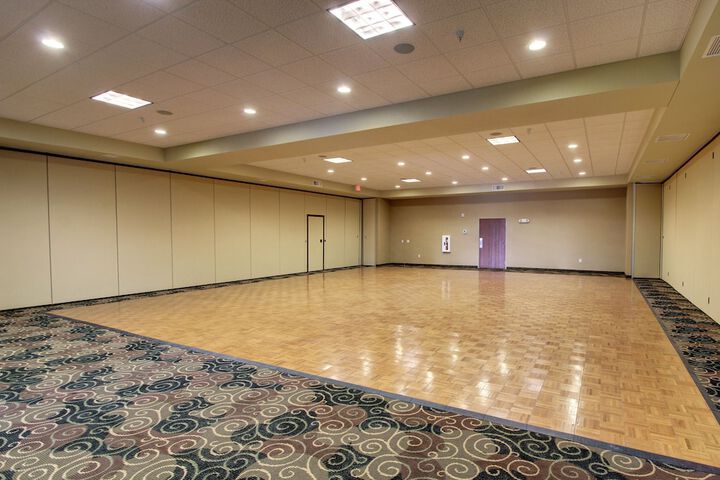 Ballroom/Hall 36 of 47