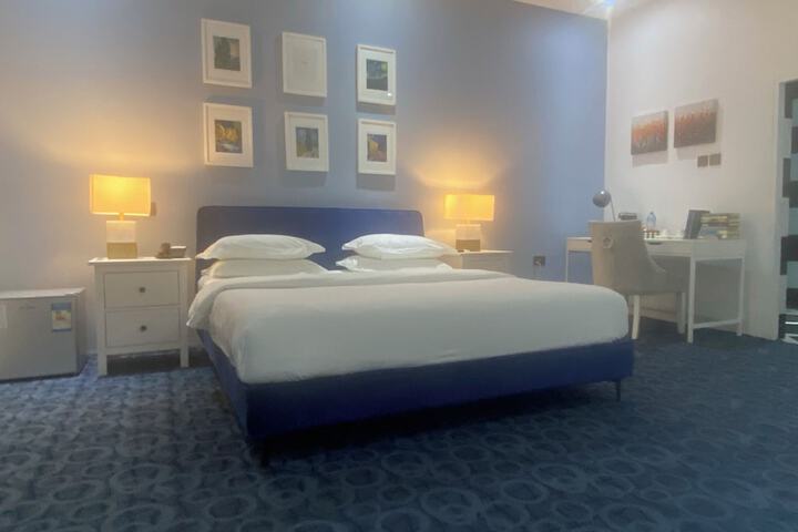 Room 33 of 68