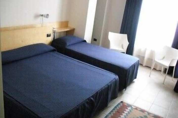 Room 16 of 36