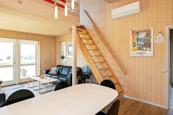 Room 9 of 15