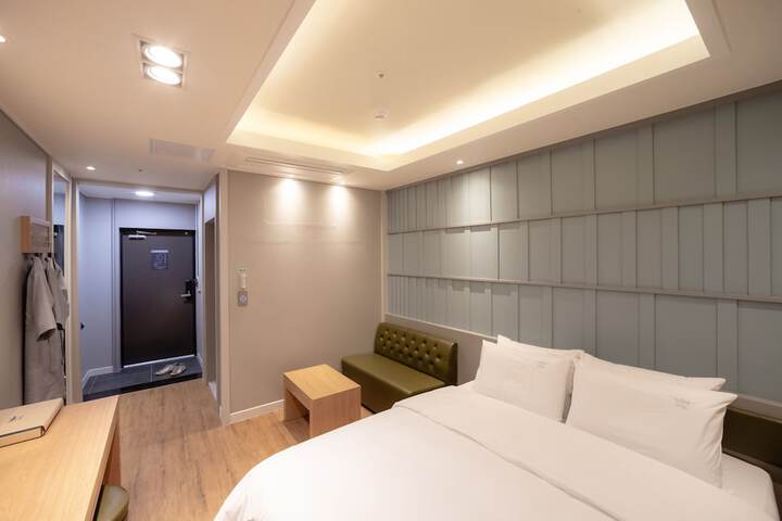 Room 5 of 28