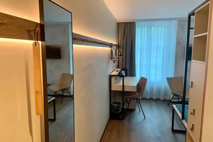 Room 27 of 88