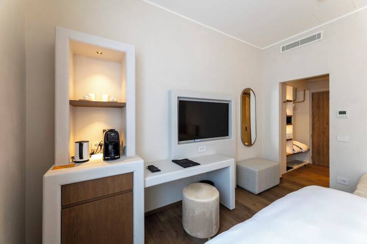 Room 27 of 90