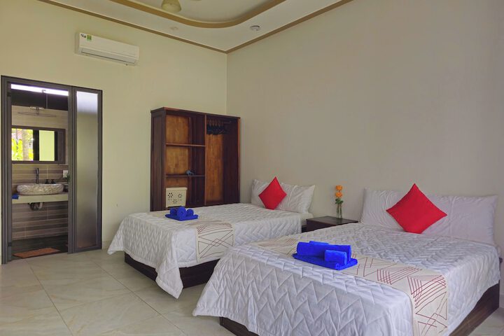 Room 4 of 38